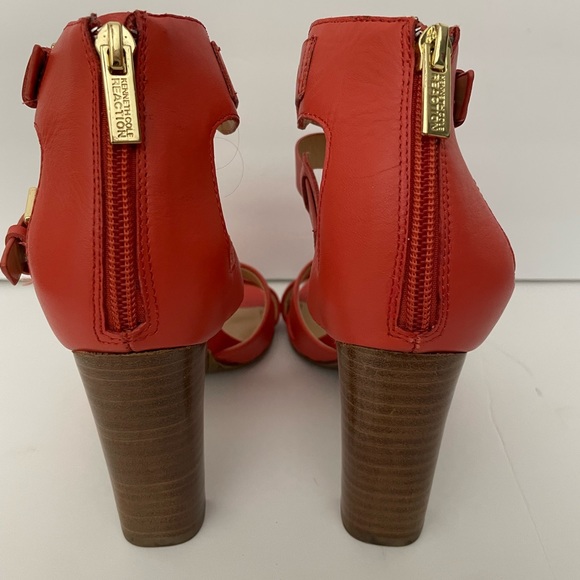 Kenneth Cole Reaction. Size 8, Apricot stacked heel. - Picture 4 of 6